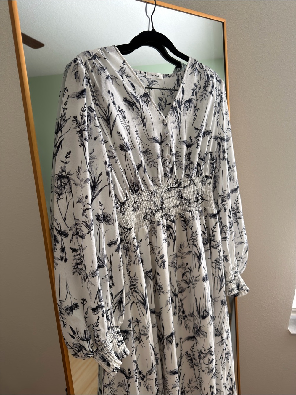 🍉Fray I.D Japan Dress White Floral Boho Navy
